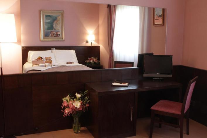 Hotel City Piacenza Camera foto