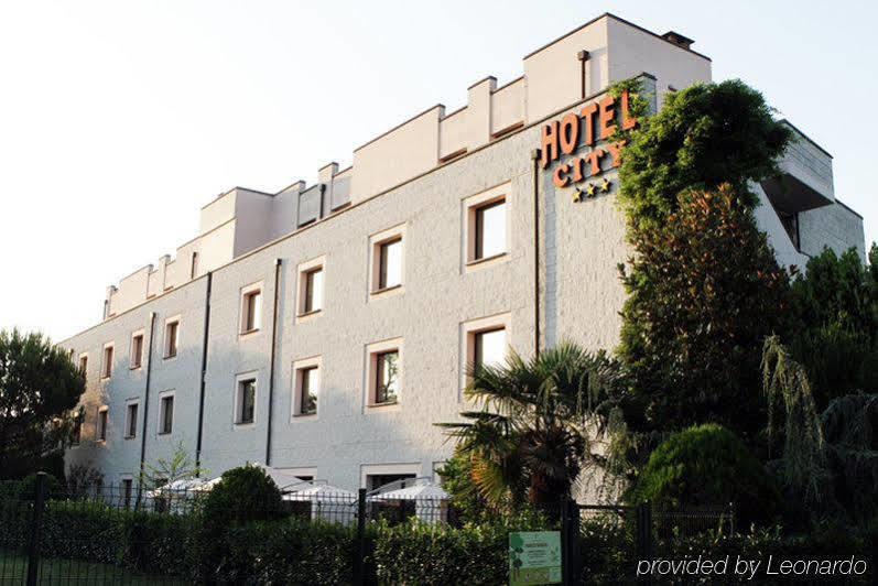 Hotel City Piacenza Esterno foto