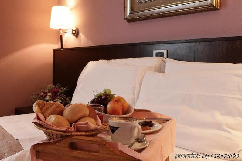 Hotel City Piacenza Esterno foto