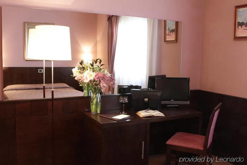 Hotel City Piacenza Esterno foto