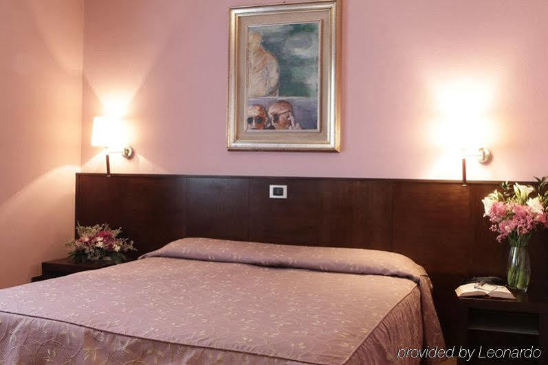 Hotel City Piacenza Esterno foto